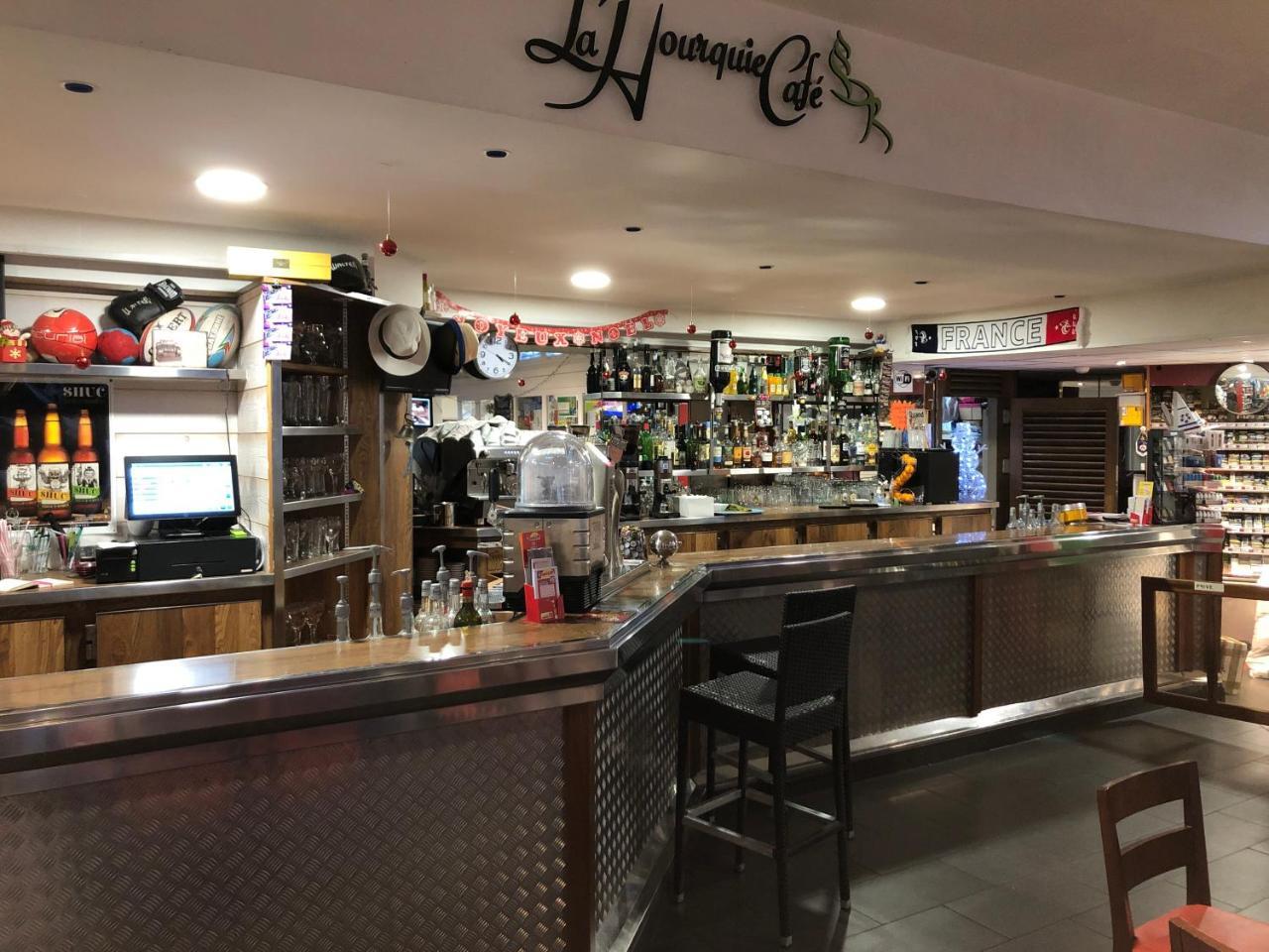 La Hourquie Cafe Ξενοδοχείο Morlaas Εξωτερικό φωτογραφία